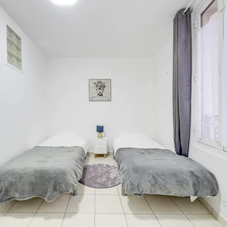 Bright Near Paris Apartment *
